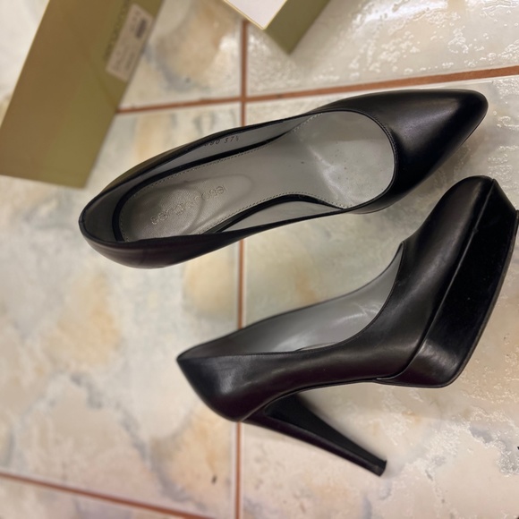 Sergio Rossi BLACK  Patent Leather Round-Toe Platform Pumps! - Picture 9 of 16